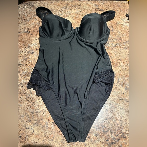 Assorted Bathing Suits, Small top, Large bottoms - Picture 6 of 7